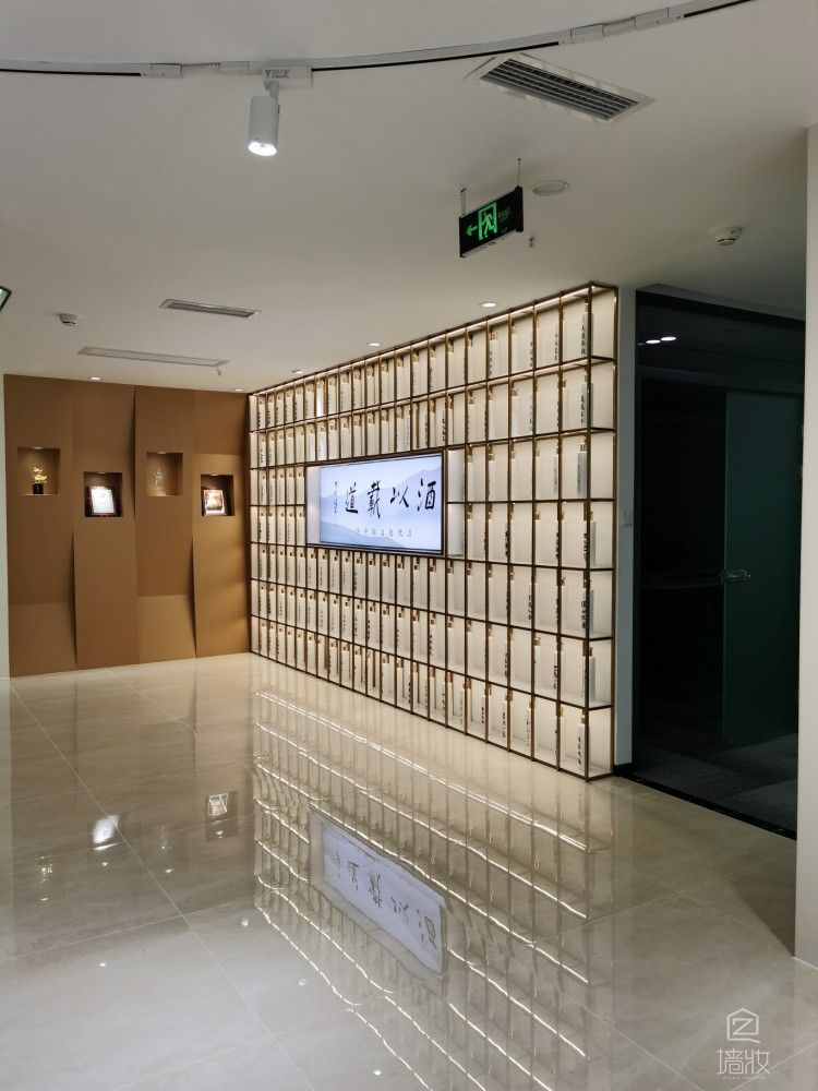 LG 裝飾貼膜，高端酒展柜的卓越之選 